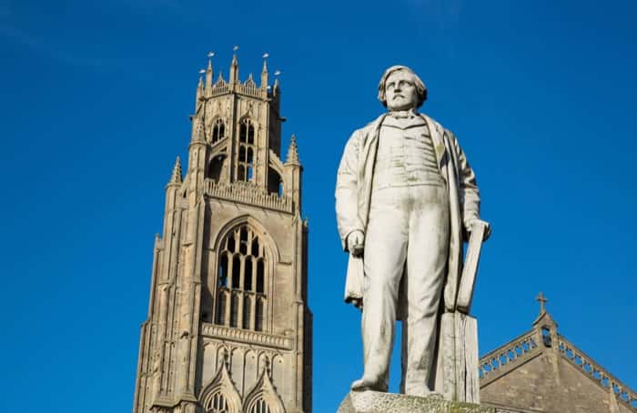 Pilgrim Fathers depart for America