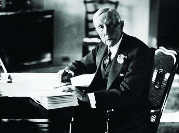 John D Rockefeller becomes the first American billionaire