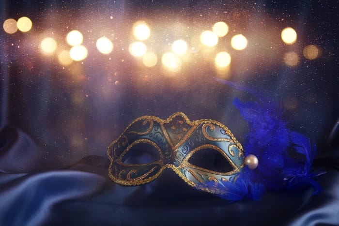 "Phantom of the Opera" premieres in London, written by Andrew Lloyd Webber and starring Michael Crawford and Sarah Brightman